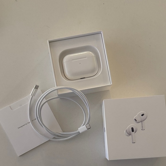 AirPods Pro A2084 Version 6F21 - Picture 1 of 3